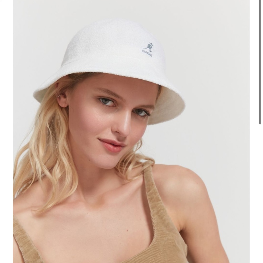 Bucket hat